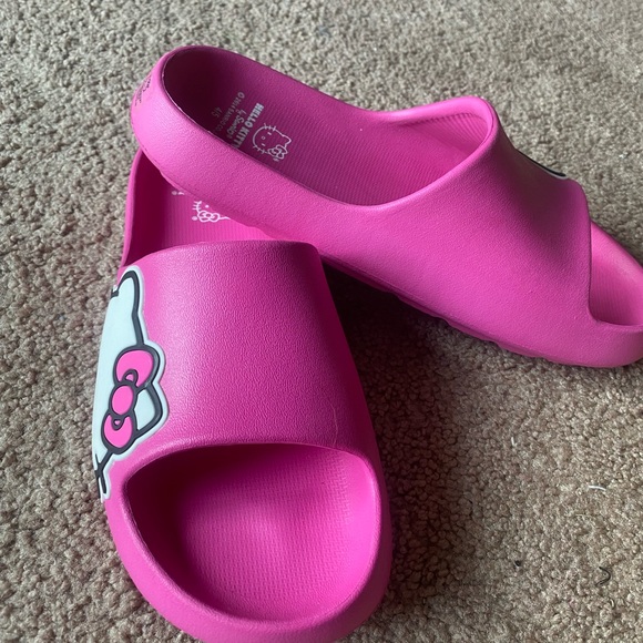 Hello Kitty Girls Pink Slide Sandals 4/5 - Picture 3 of 8